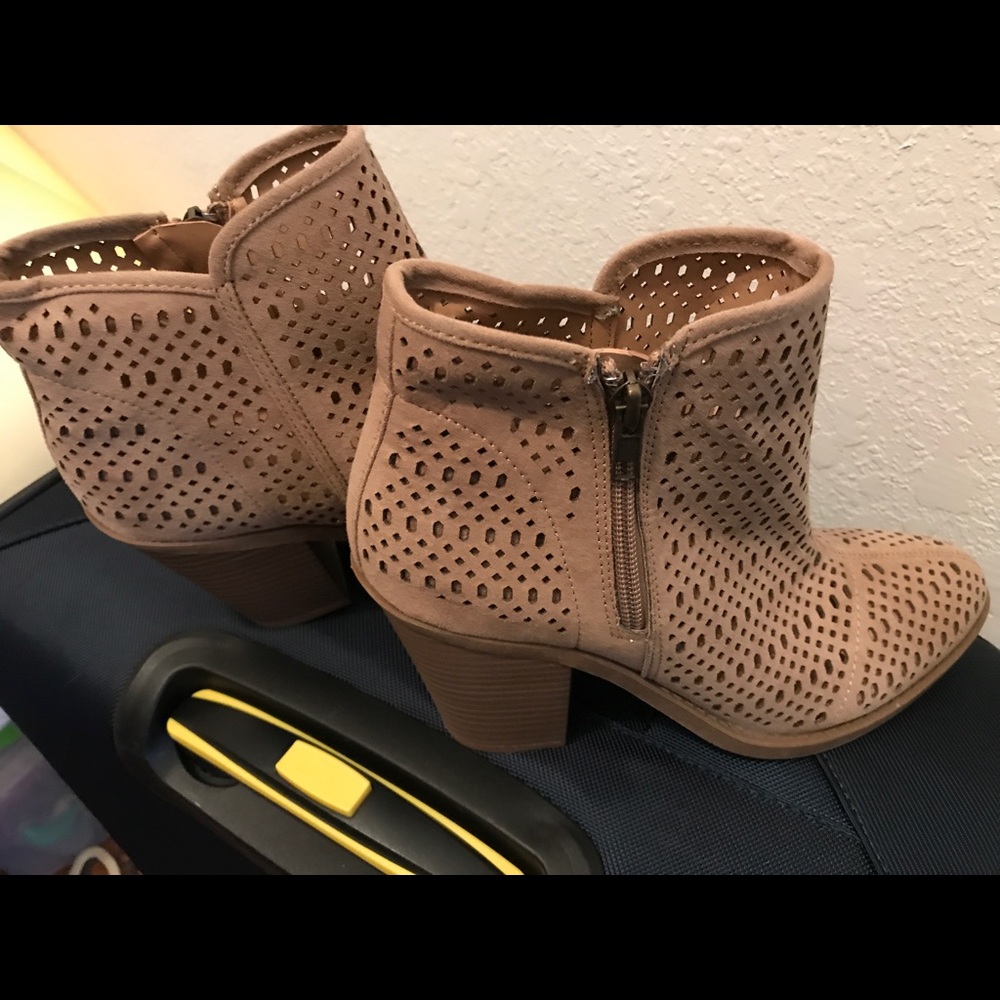 Esprit Booties